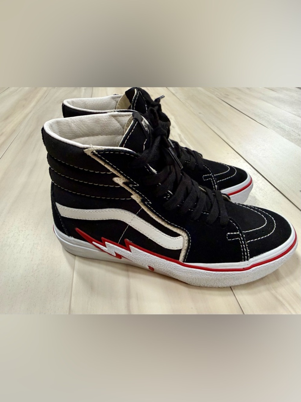 Vans sk8-hi with bolt black/racing red